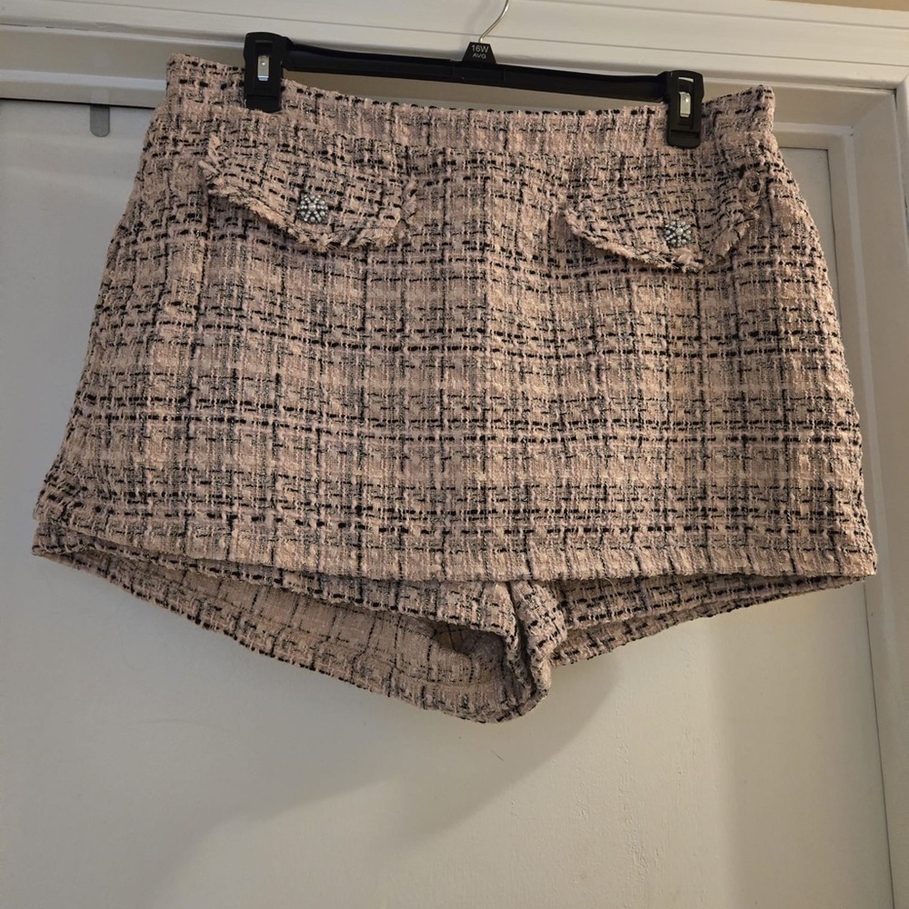 Chic Tweed Women's Shorts